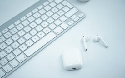 White apple keyboard and white apple magic mouse