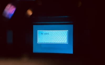 A digital screen displays "no card."